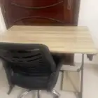 طاوله خشب مع كرسي