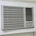 مكيف شباك نظيف جدا 3 حبة موجودة 700 ريال الواحد