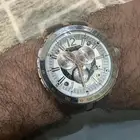 ساعة للبيع