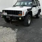 جيب شيروكي مجهز بالكامل للبر نضيف عالشرط