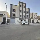 للبيع شقه أرضيه بمدخل سياره بحى العزيزيه احد رفيده