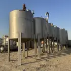 عدد 39 خزان استيل مركب عليها خلاطات بحاله جيده