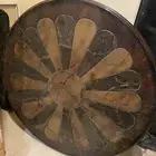 2طاولة واحدة كبيرة والثانية صغيرة