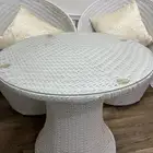 طاولة و اثنين كرسي للبيع مع شجرة اضاءة