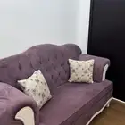 كنب للبيع مع طاولة طعام
