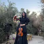 عازفه كمان   عملاقه