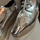 حذاء نسائي فضي