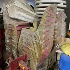 كراسي حمراء