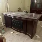 مكتب مع ملحقاته للبيع