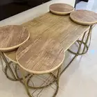 طاوله مع طاولات خدمه