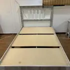 سريرين كوين ومعهم تسريحة وكمدينة