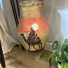 جره كبيرة عليها رسم تراثي