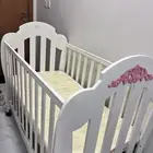 سرير اطفال و كارسيت كرسي سيارة و هزاز اطفال و عربية اطفال