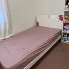 غرفة نوم بناتي ايكيا بحالة ممتازة للبيع