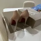 كعب نوع Christian louboutin مقاس 39