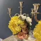 شمعدان ثلاثي بتنسيق ورد