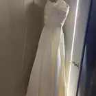 فستان ابيض مقاسهs ملبوس مره وحده ينفع لملكه او خطوبه يجنن