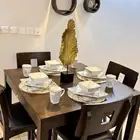 طاولة طعام ودولاب عبايات