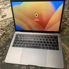كمبيوتر Apple إصدار 2017
