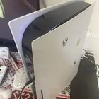 سوني 5 لا يعاني من اي شي ببيعه ب حساباته فيه بلس 8 شهور