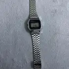 ساعه كاسيو الاصليه جديده شاريه با150  الصامل وشاحن متنقل