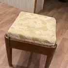 كرسي او طاوله