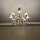 ثريات و أبواب