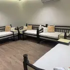 4 كراسي للبيع مع طاولات والخداديات