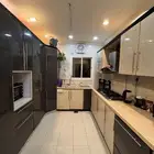 مطبخ كامل كبير خشب و رخام مع بوتاجاز و فرن