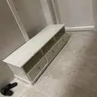 طاوله او مكتبة