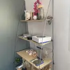 رف خشبي