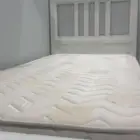 سرير ابيض نفر تفصيل   للبيع مع مرتبه ب600 ريال