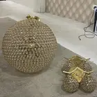 ثريا مع جداريات