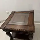 طاولة جانبية