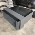 طاولته