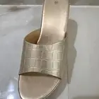 جزمه ذهبي فاتح مقاس 40 جديده وبوك ذهبي جديد