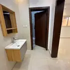 شقة للايجار 6 غرف وصاله و 3 دورات مياه