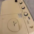 غسالة ومكنسة