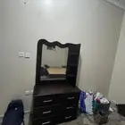 غرفه نوم خشب وطني سرير ودولاب وكومدينه وتسريحه للبيع