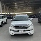 للبيع تويوتا لاندكروزر 2017 - فل كامل بحالة الوكاله - خليجي