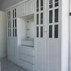 دواليب الملابس ومستعمل في غرف نوم في سرير