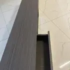 رف خشبي تحت الشاشه