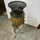 للبيع حامل ورد
