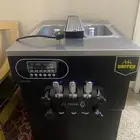 ثلاجه ايس كريم نظيفه جدا