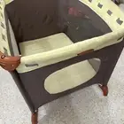 سرير اطفال وقطع سجاد