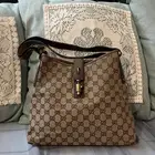 شنطه غوتشي اصليه لا يوجد ملحقات فنتج التاكد قبل الشراء اصلي