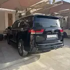 تويوتا جيب لاندكروزر اسود وارد سعودي رقم GXR L4 ممشى 5 الاف