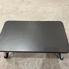 طاولة صغيرة عملية فوق السرير   حالة ممتازة