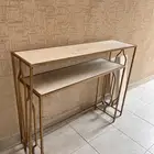 طاولة استقبال بحالة جيدة