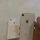 آيفون 8 مع كرتونه